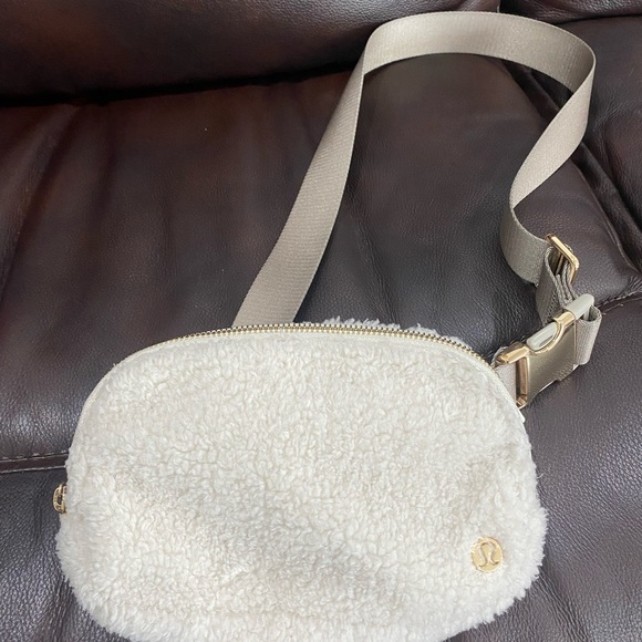 Fleece Lululemon belt bag - Picture 5 of 5